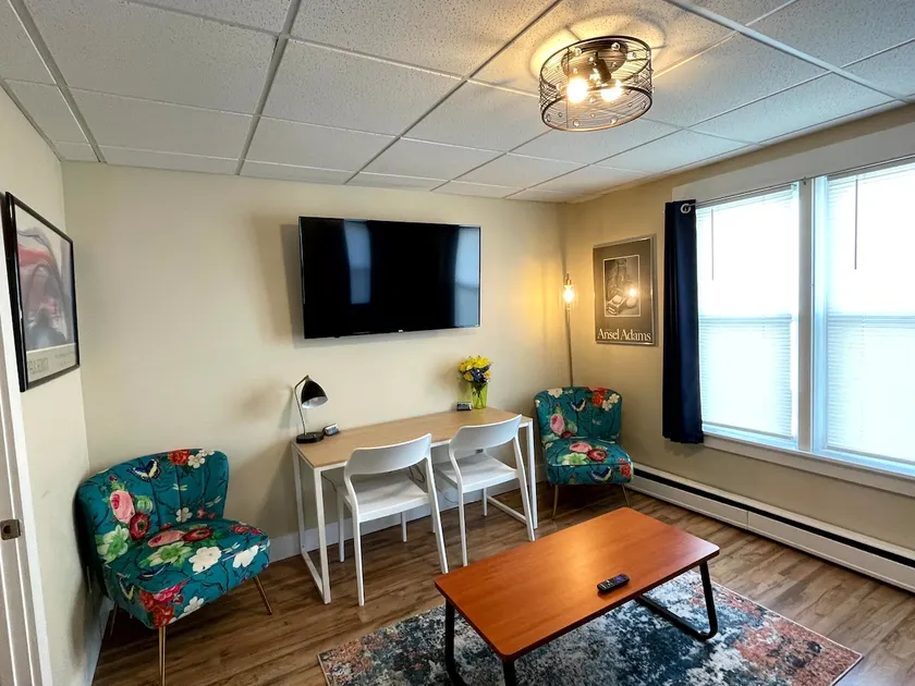 White Mountain Renovated 1 Bdrm + queen sleep sofa - Image 1