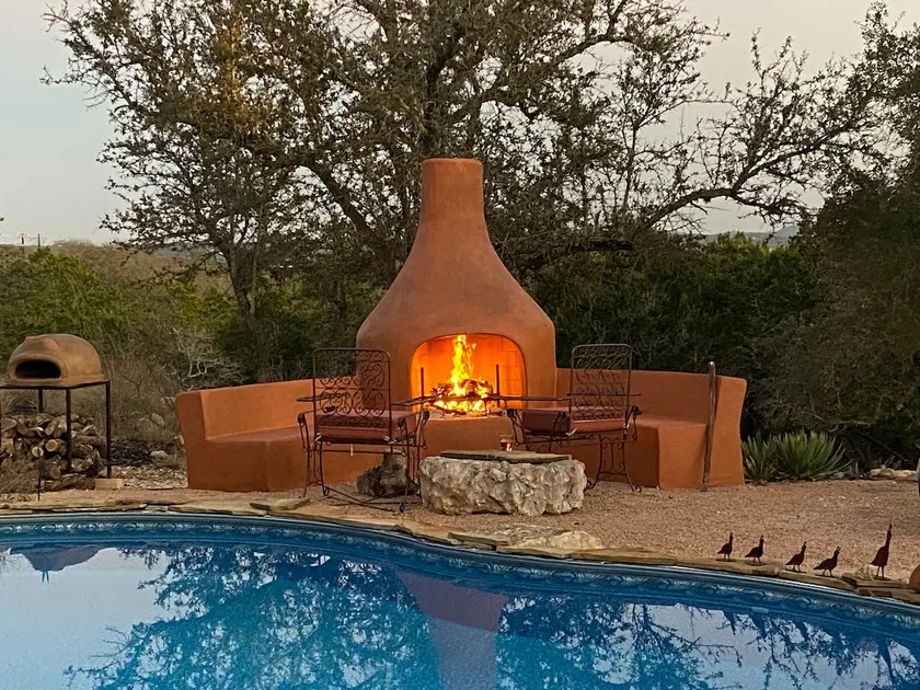 3 Acres, Pool, Views, Kiva Fireplace - Image 1