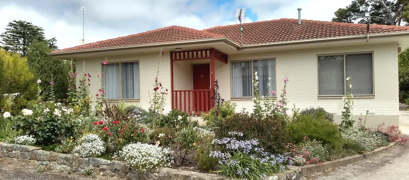 Ten-on-French Barossa getaway - Image 1