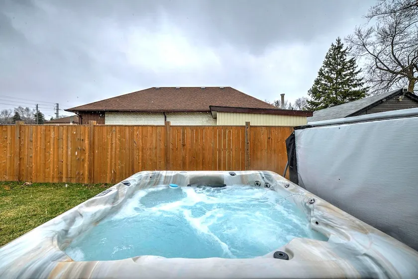 Niagara Escape - Hot Tub/Mini Putt/Ping-Pong/Poker - Image 1