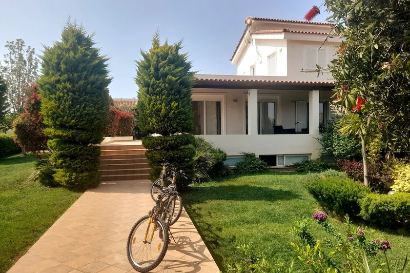 Beautiful Summer Villa in Chalkoutsi - Image 1