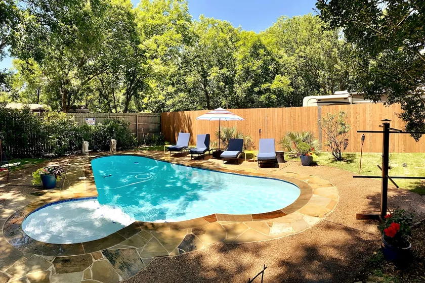 The pool house - Minutes from W7th/TCU/Stockyards - Image 1
