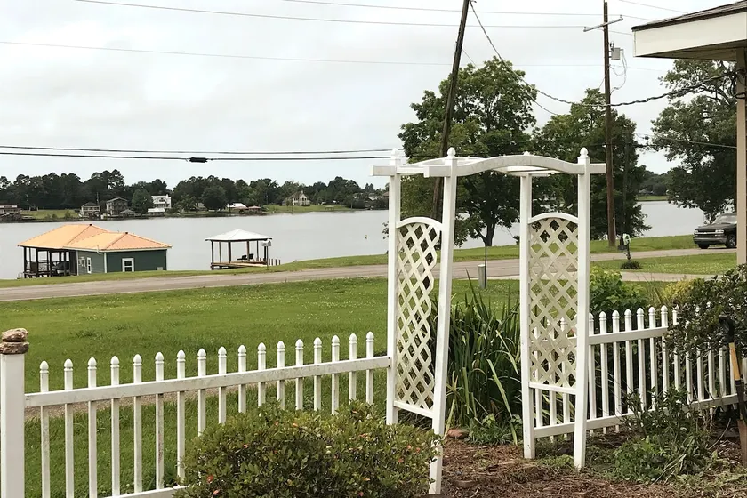 Guest House w/ Amazing Views and Lakefront Pier - Image 1