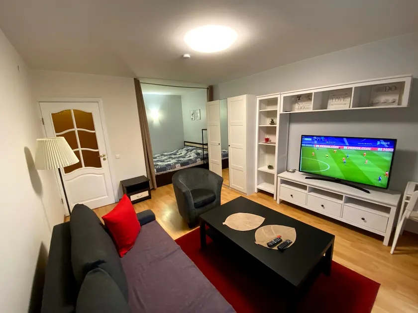 Your Home - Central studio apartment, balcony, parking & Self Check-in - Image 1