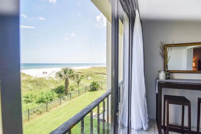 Oceanfront condo close to Mayo Clinic - Image 1