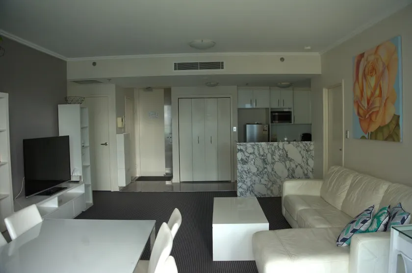 Large 2 bedroom apartment located in World Tower - Image 1
