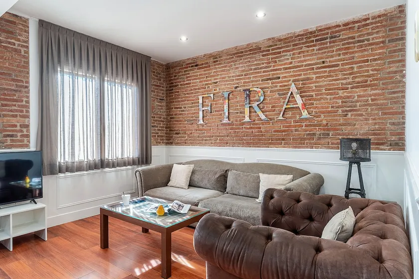 Deluxe Apartment by Fira EnjoyBCN Apartments - Image 1