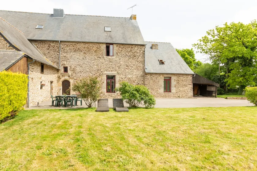 15th century mansion on the outskirts of Broceliande - Image 1