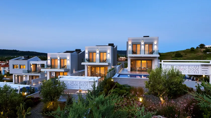 Three Bedroom Villa with Sea View and Private Pool - Image 1