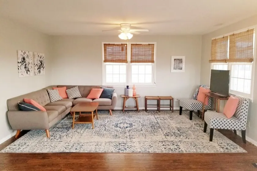 Beautifully renovated beach block house! 3 br/1 ba - Image 1