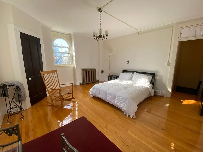 Spacious 1500 sqft apartment next to Smith College - Image 1