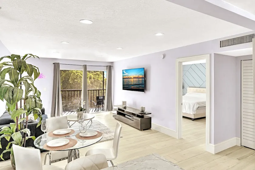 One Bedroom Steps Away From The Beach With Pool - Image 1