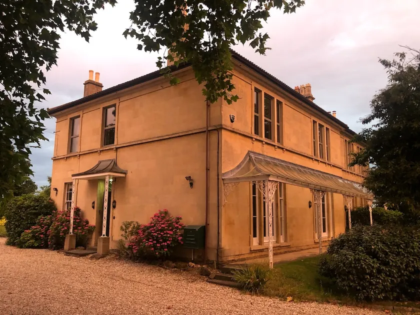 Large elegant property between Bristol and Bath sleeping up to 18 guests - Image 1