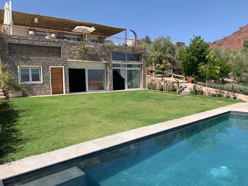 Unique house between Lake and Mountain - Image 1