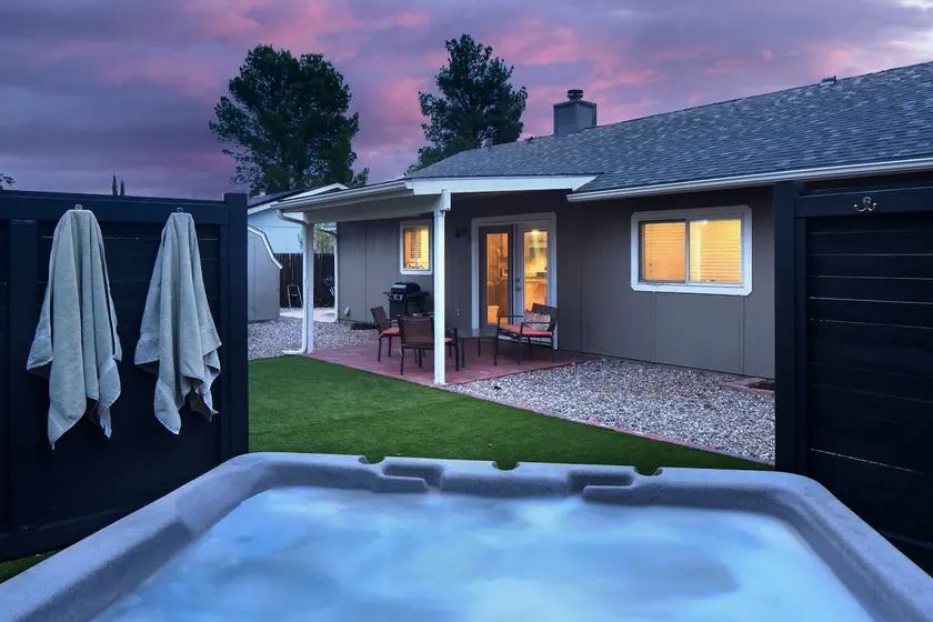 Cute & Cozy - Hot tub, Fire Pit, BBQ & Big Trees - Image 1