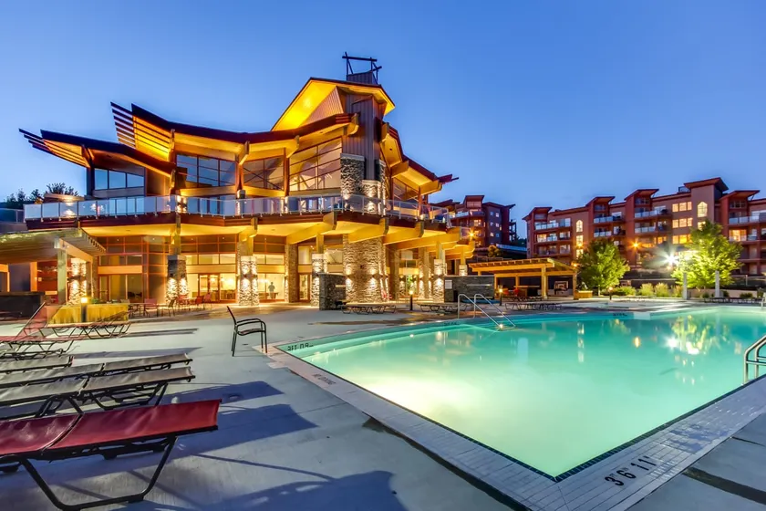Stunning Lake View Condo - Image 1