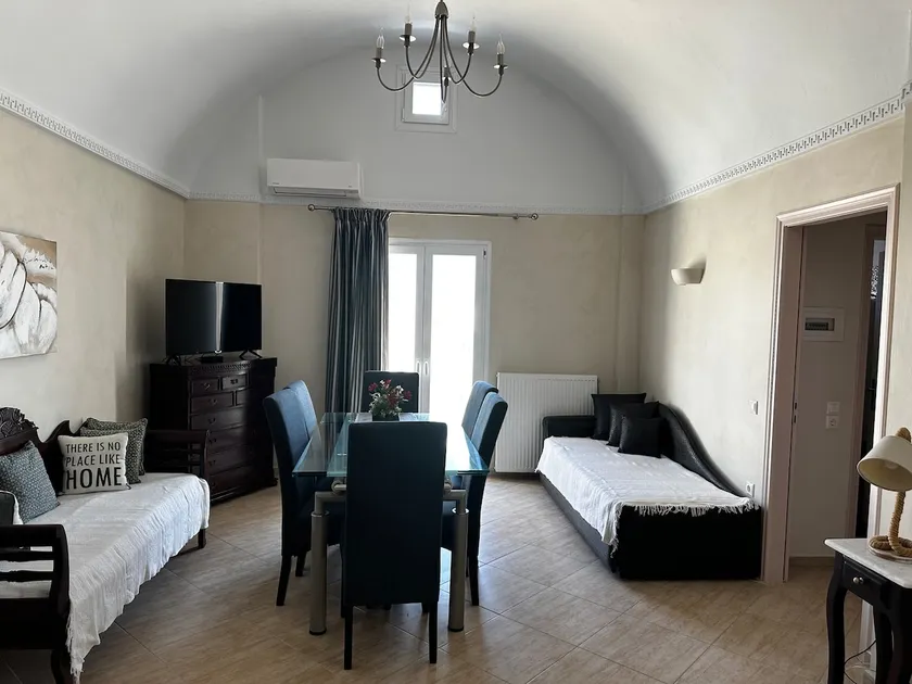 Veldi Art - Kamari Beach Apartment - Image 1