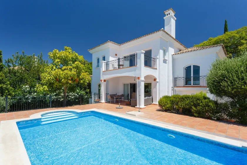 Atemberaubende Villa mit privatem Pool in einer sicheren Wohnanlage am Golfplatz - Image 1