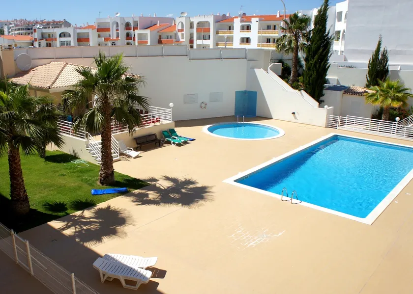 Swimming Pools & Sunny Days Apartment-Gentle Rest. - Image 1