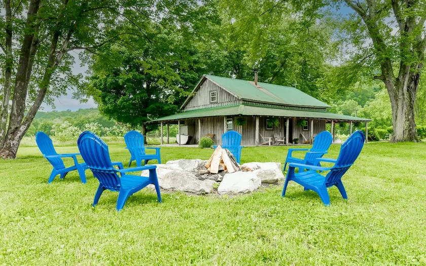Cabin with spectacular views, creek, & hot tub - Image 1