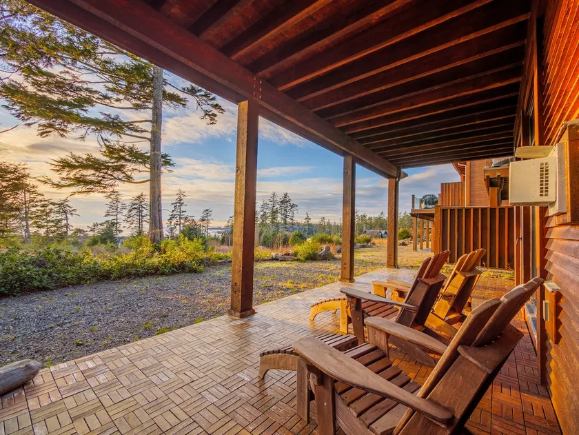 Goin'Left - Large 3br Retreat with Spectacular Ocean Views - Image 1