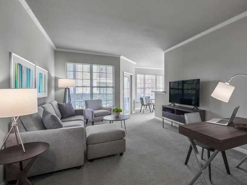 Stylish 1 Bed | Pet & WFH Friendly - Image 1