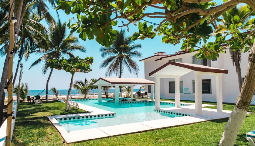 1 Villas Malaki - Beachfront house - Image 1