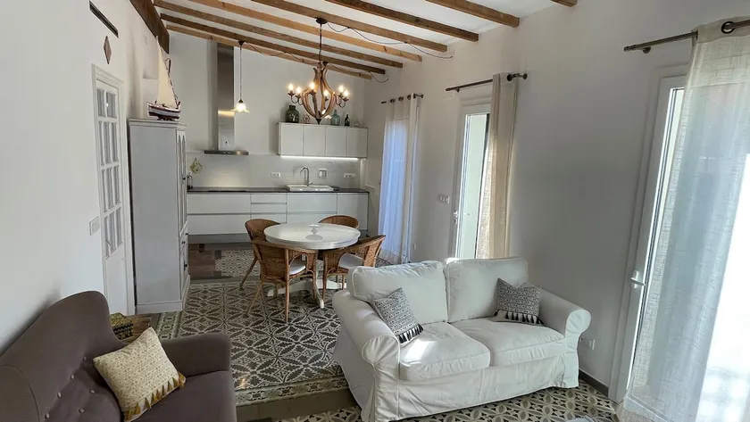 Very cozy and practical house. - Image 1