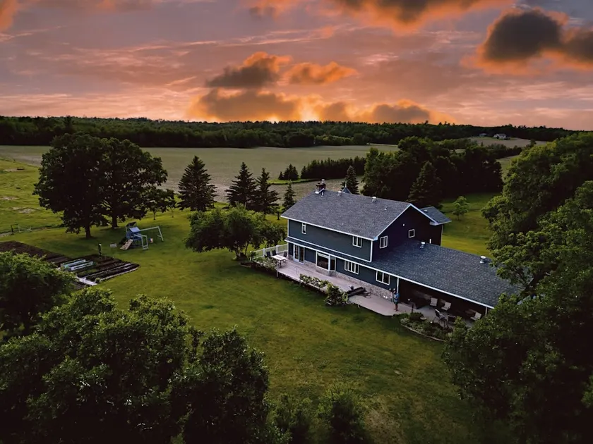Cozy Acres Retreat - Image 1