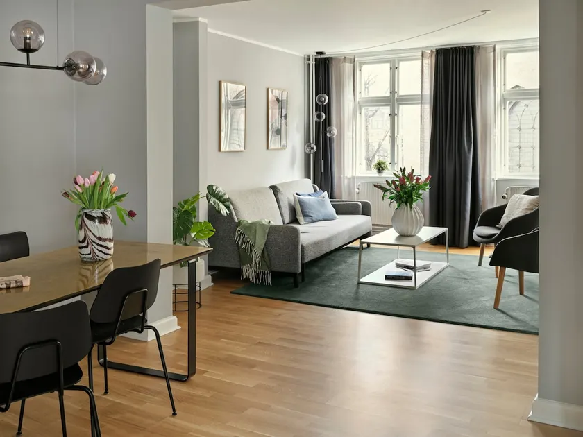 Spacious Two-Bedroom Apartment for 6 - Image 1