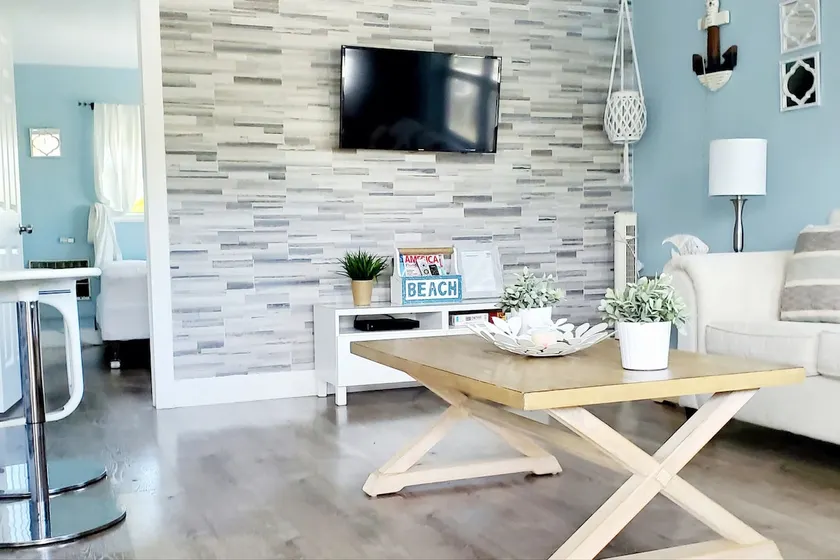 *REMODELED Beach Condo half a block from the ocean - Image 1