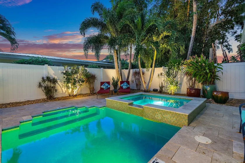 Htd Pool/Spa, Putt Green & G. Tee- Walk to The Ave - Image 1