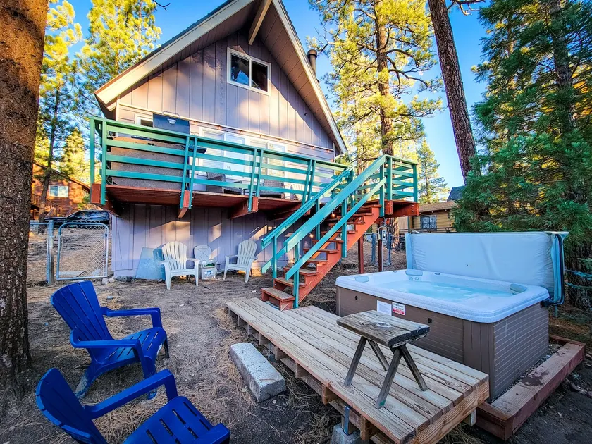Charmante maison industrielle et rustique mise à jour au cœur de Big Bear - Image 1