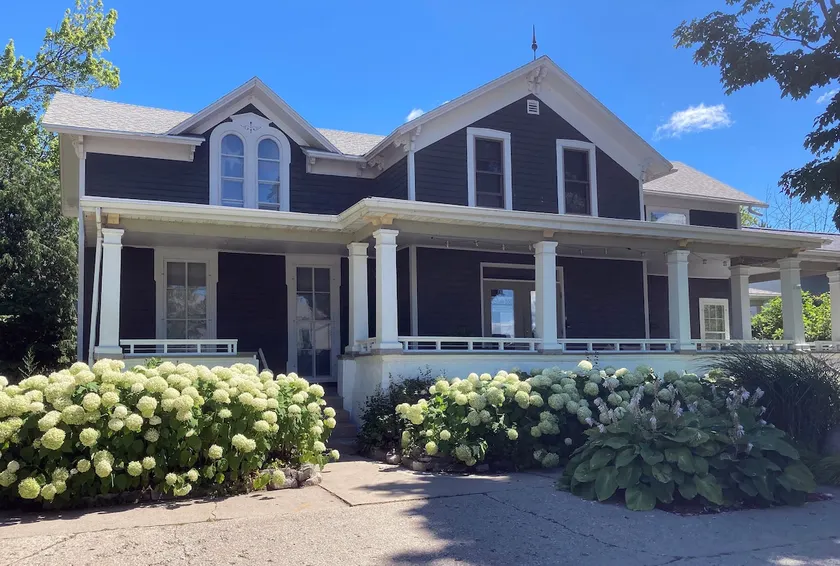 Historic downtown Sturgeon Bay Suite, Door County - Image 1