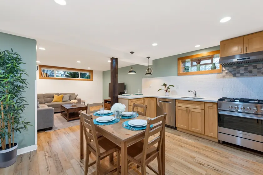 NEW Spacious Apartment Next to Vibrant Green Lake - Image 1