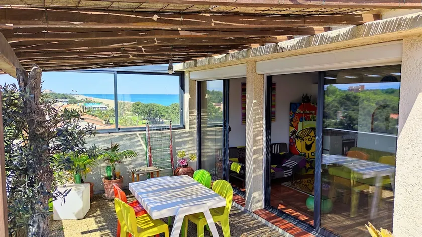 Large 49 m2 air-conditioned studio, sea and mountain view - Image 1