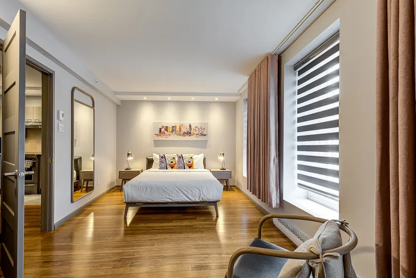 C01 – Spacious Bright Downtown Apt, Courtyard View - Image 1