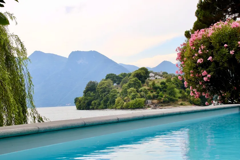 Villa am See mit privatem Garten und Pool. 180 ° Blick auf den See und die Insel - Image 1