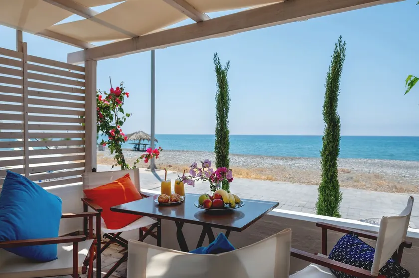 Hatzidakis Beach Retreat - Image 1