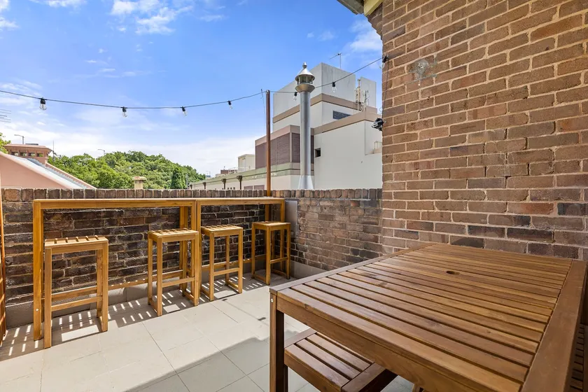3BR townhouse minutes away from Sydney Harbour - Image 1