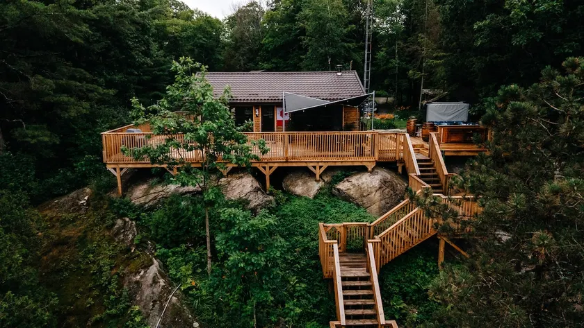 Eaglesnest 4 season, HOT TUB, SAUNA, Pickleball - Image 1