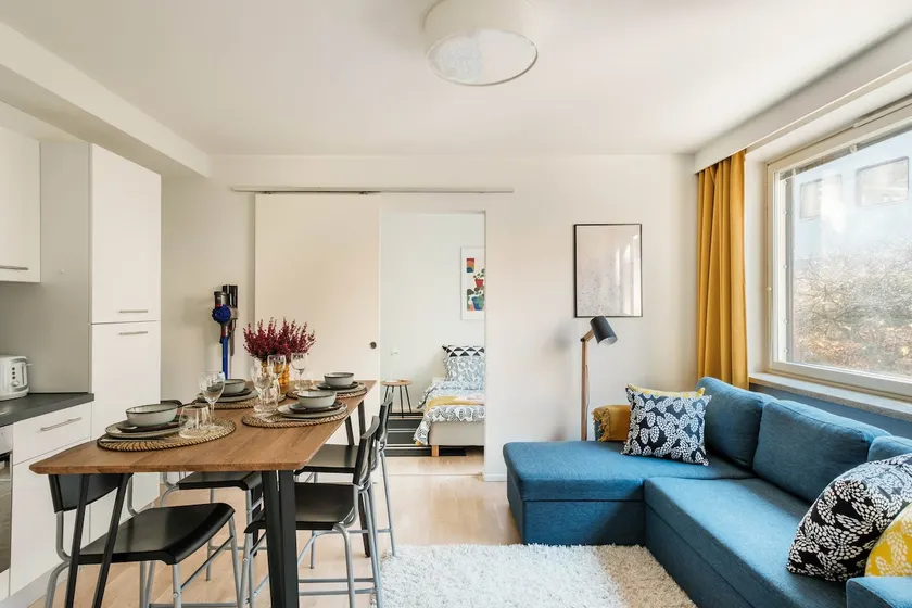Island Retreat | 2BR, Seaside Walks & Free Parking - Image 1