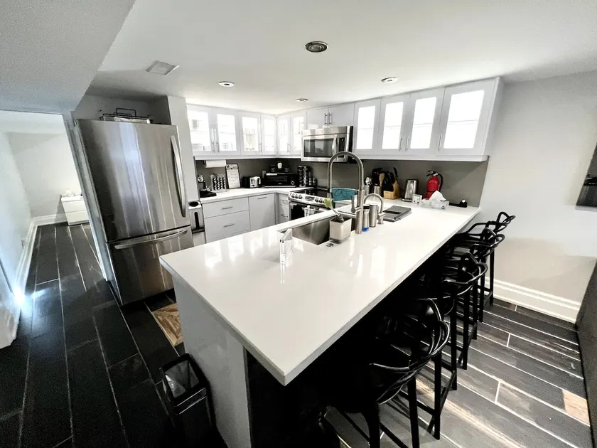 Luxury in the City – Stylish, Smart & Serene - Image 1