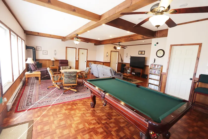 Mountain Retreat w/ Great Views, LARGE HOT TUB, Great WIFI, Near Luray Caverns - Image 1