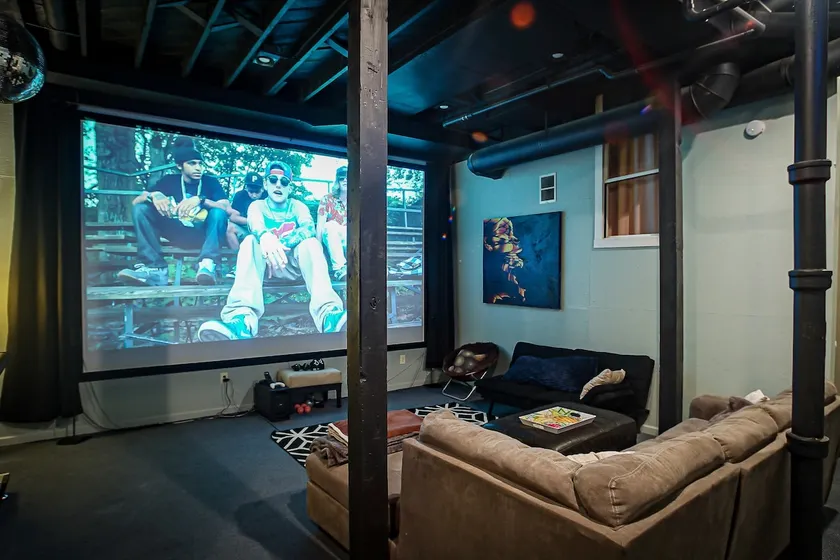 160” Home Movie Theater- Great for movie night! - Image 1