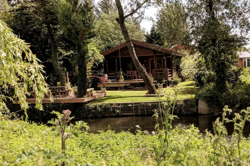 Riverside Log Cabin+Luxury Hot Tub Spa+Copper bath - Image 1