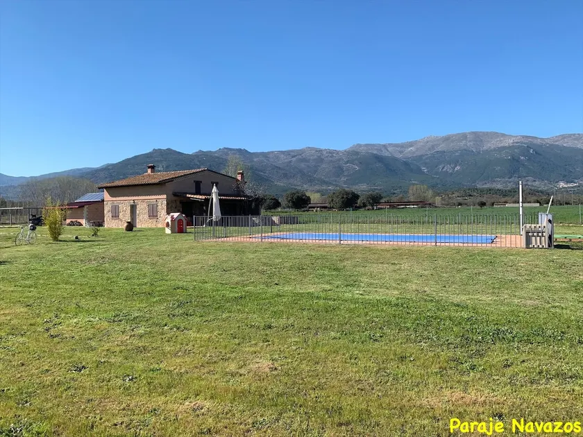 A four-bedroom country house with a porch and swimming pool - Image 1