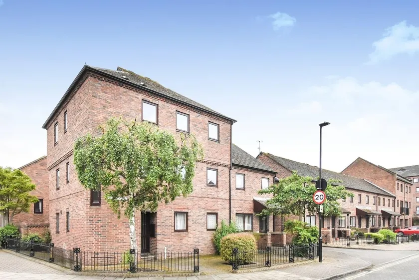 Fewster Apartment with Free Parking - Image 1