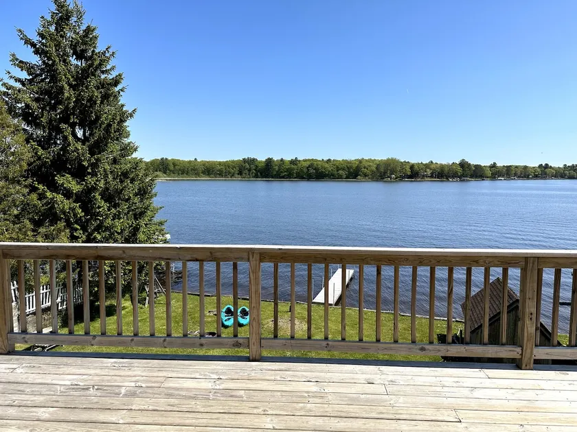 Oscoda Lake House : waterfront, 4 beds - Image 1