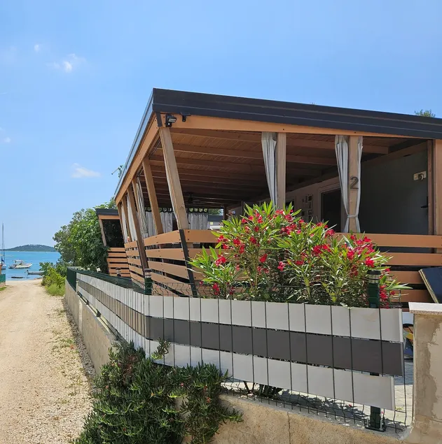 Seaside luxury and spacious camping house - Gin - Image 1